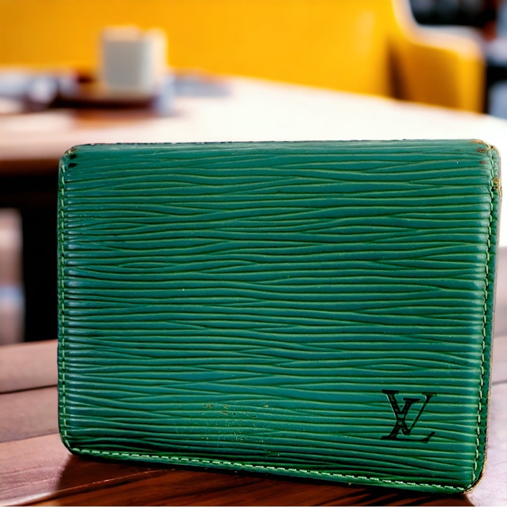 💎 Vintage 💎 1995 Louis Vuitton Dark Green Epi Card Holder/Wallet.